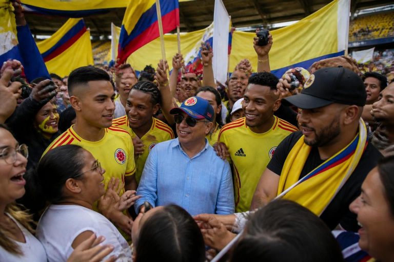 descubre cómo la selección colombiana se transformó en un actor clave e inesperado durante la campaña presidencial, influyendo en la opinión pública y el panorama político.