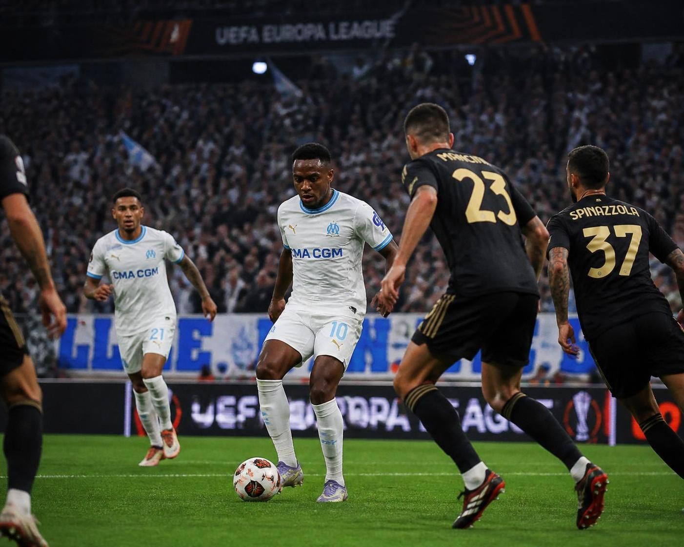 fútbol: el olympique de marsella descubrirá su participación en la liga europa este jueves, tras el aplazamiento del veredicto que mantiene en suspense a los aficionados.